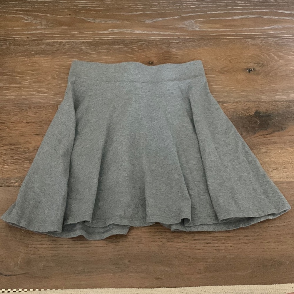 Forever 21 flowy high waisted gray skirt / size small